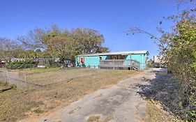 Pet-Friendly Home With Deck - 6 Mi To Cocoa Village!